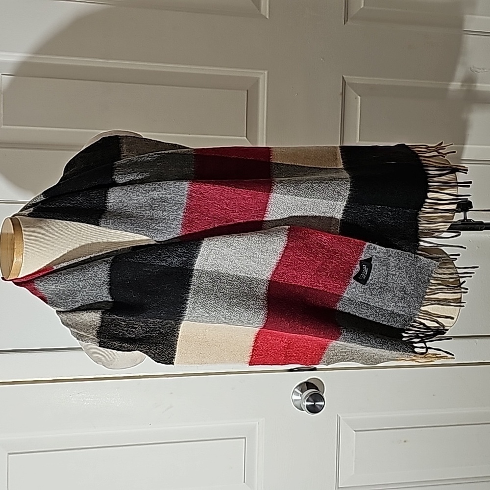 Cashmere scarf by Bloomingdale plaid print. NWOT.made in Germany. With fringe.